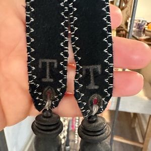 Twine and twig. One size. Black.